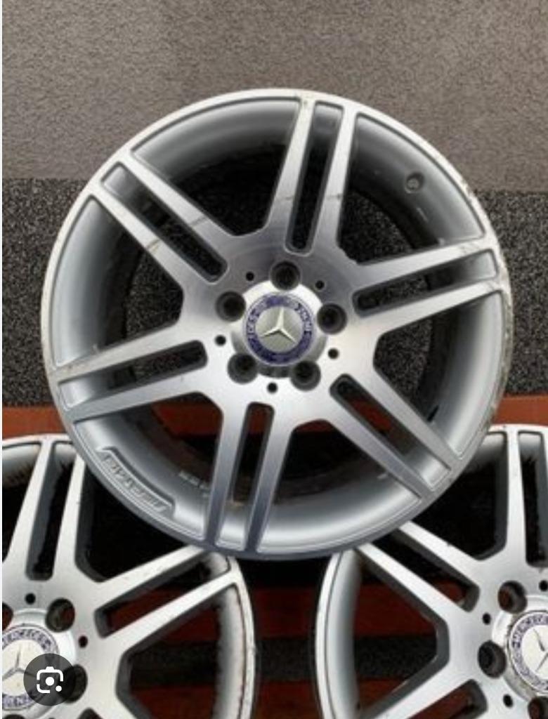Jantes amg !!! W204 avec 4 pneus, Pneus et Jantes, Véhicule de tourisme, Pneus été, 17 pouces