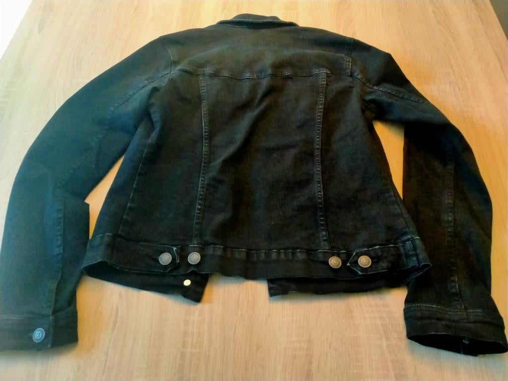 Stradivarius zwart spijkerjack, maat XS, Ophalen, Meisje, Trui of Vest, Zo goed als nieuw