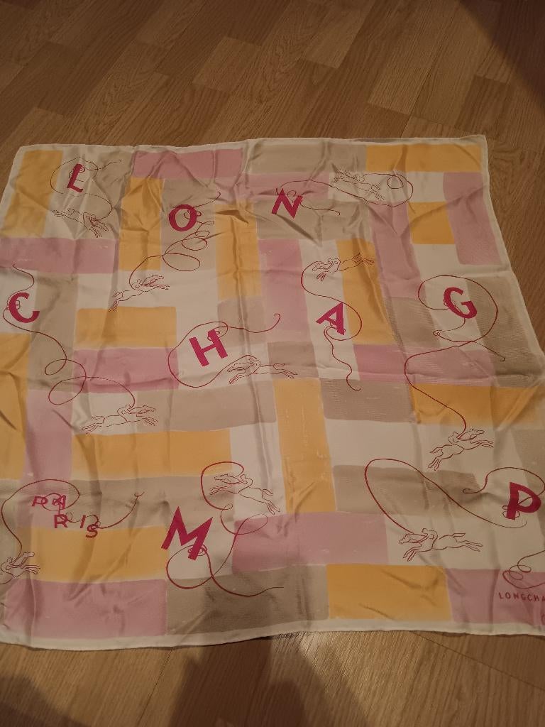 Foulard en soie de marque LONGCHAMP, Enlèvement