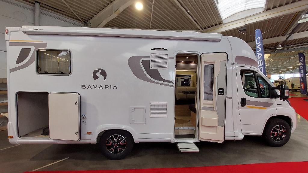 Camping-car nomade Bavaria T 726 FGJ, Caravanes & Camping, Jusqu'à 5, Siège standard, Toilette à cassette, Fiat