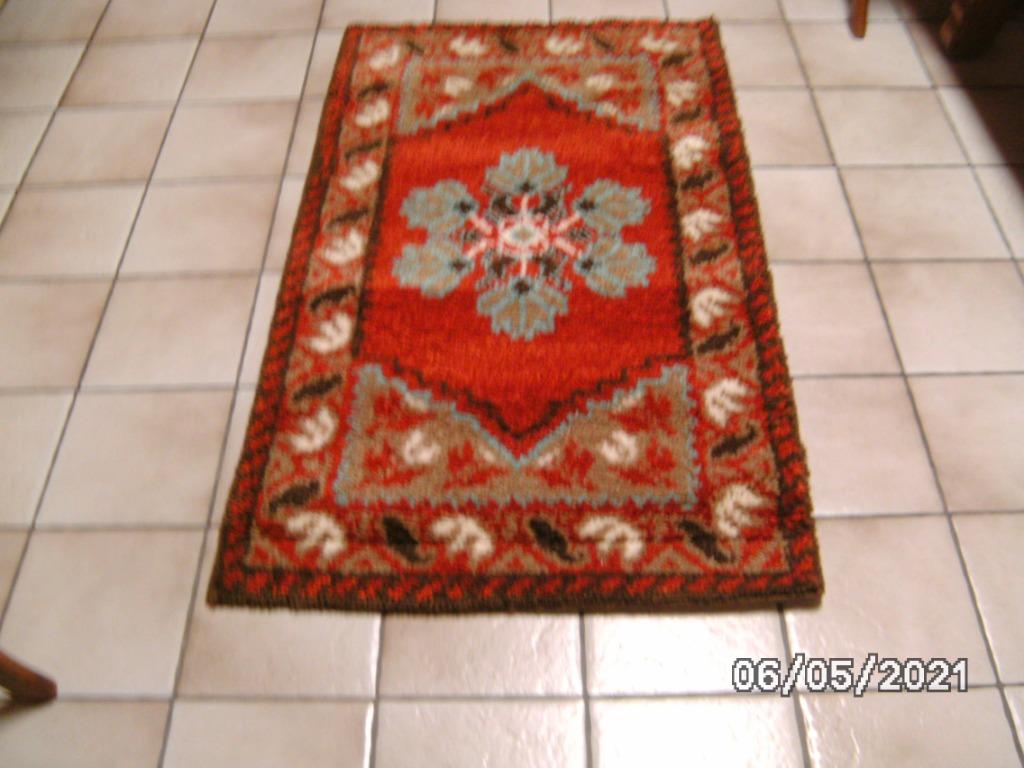 Een rood symra tapijt, Rouge, 100 à 150 cm, Enlèvement ou Envoi, Comme neuf