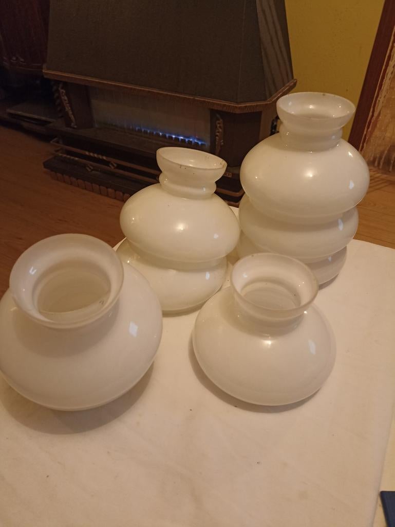 Abats jours en opaline blanche., Enlèvement ou Envoi