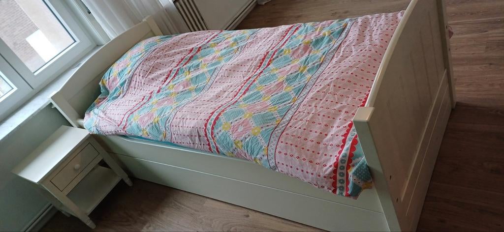 1 persoonsbed met onderlade, nachtkastje en bureau, Ophalen