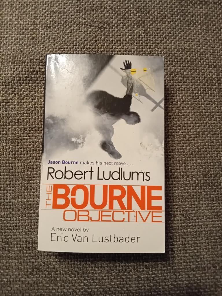 Robert Ludlum - The Bourne objective, Ophalen of Verzenden, Zo goed als nieuw, ROBERT LUDLUM