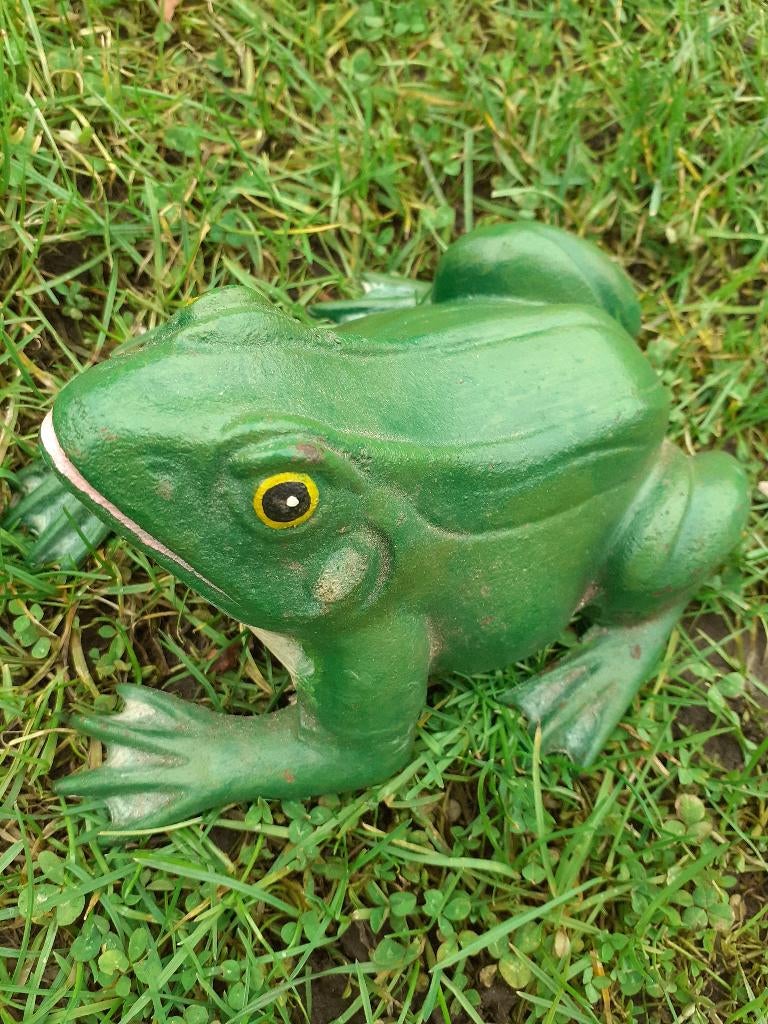 SUPERBE GRENOUILLE EN FONTE PATINEE VERTE, Jardin & Terrasse, Enlèvement ou Envoi, Neuf, Autres matériaux, Animal