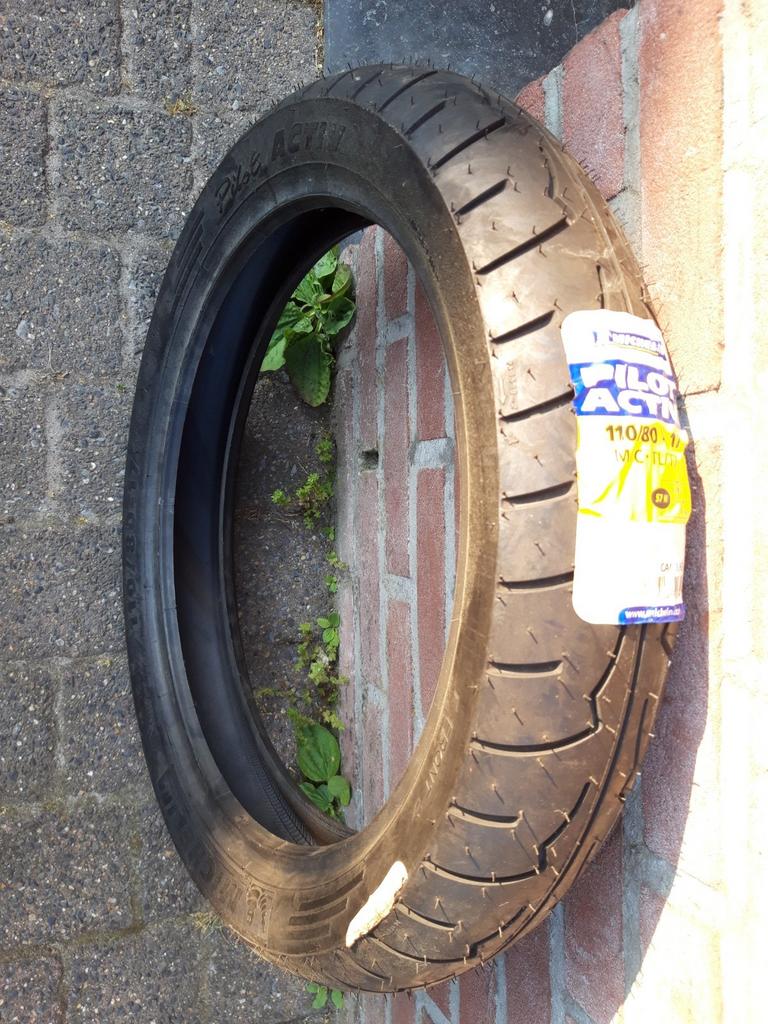 Michelin Pilot Activ 110/80-17 57 H  XJ 600s /CB 500/NTV650, Motoren, Ophalen of Verzenden, Nieuw