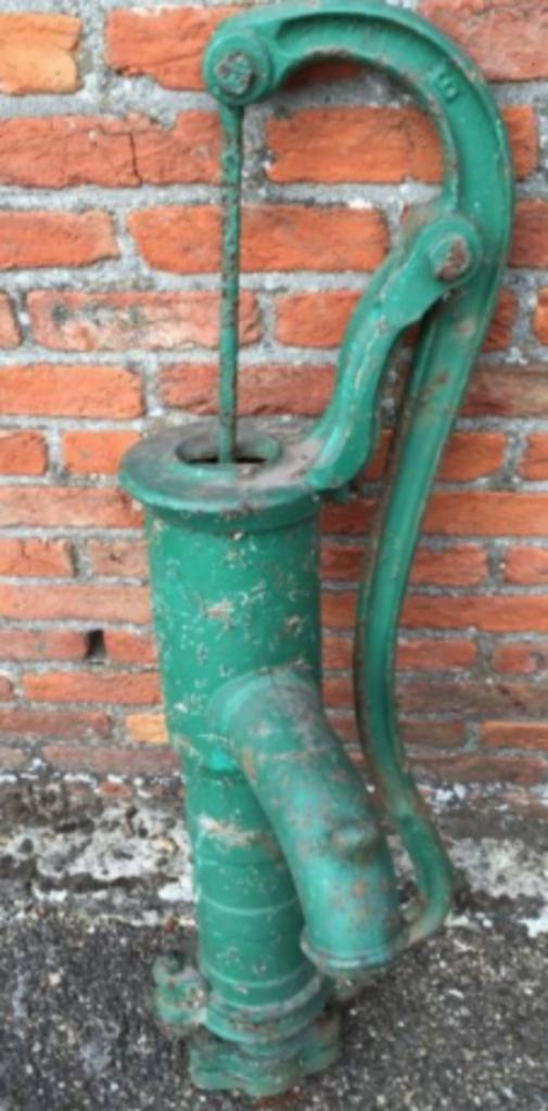 antieke waterpomp (decoratie), Ophalen