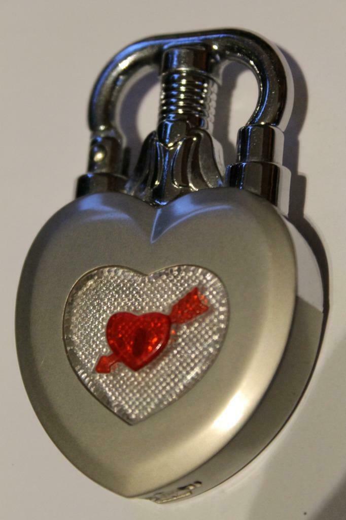 Briquet Saint Valentin en inox.  Assez lourd.  Vide mais rec, Enlèvement ou Envoi, Comme neuf, Briquet
