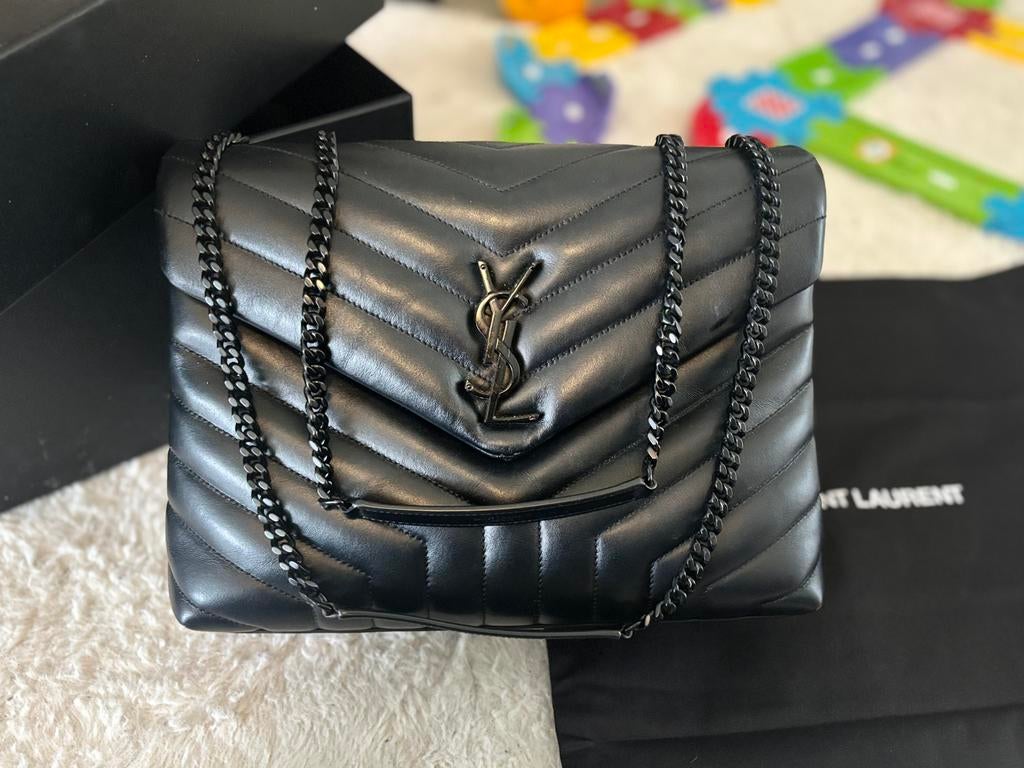 Yves Saint Laurent Loulou Medium, Handtassen en Accessoires, Tassen | Damestassen, Ophalen of Verzenden, Zo goed als nieuw, Zwart