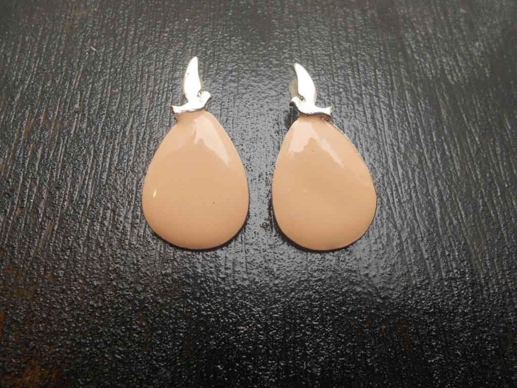 boucles d'oreilles beiges  longueur 4 cm, Handtassen en Accessoires, Oorbellen, Overige materialen, Hangers, Beige, Nieuw