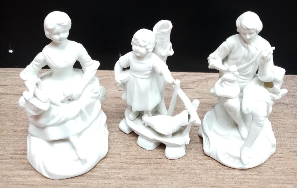 Beelden in wit biscuit porselein, Enlèvement ou Envoi
