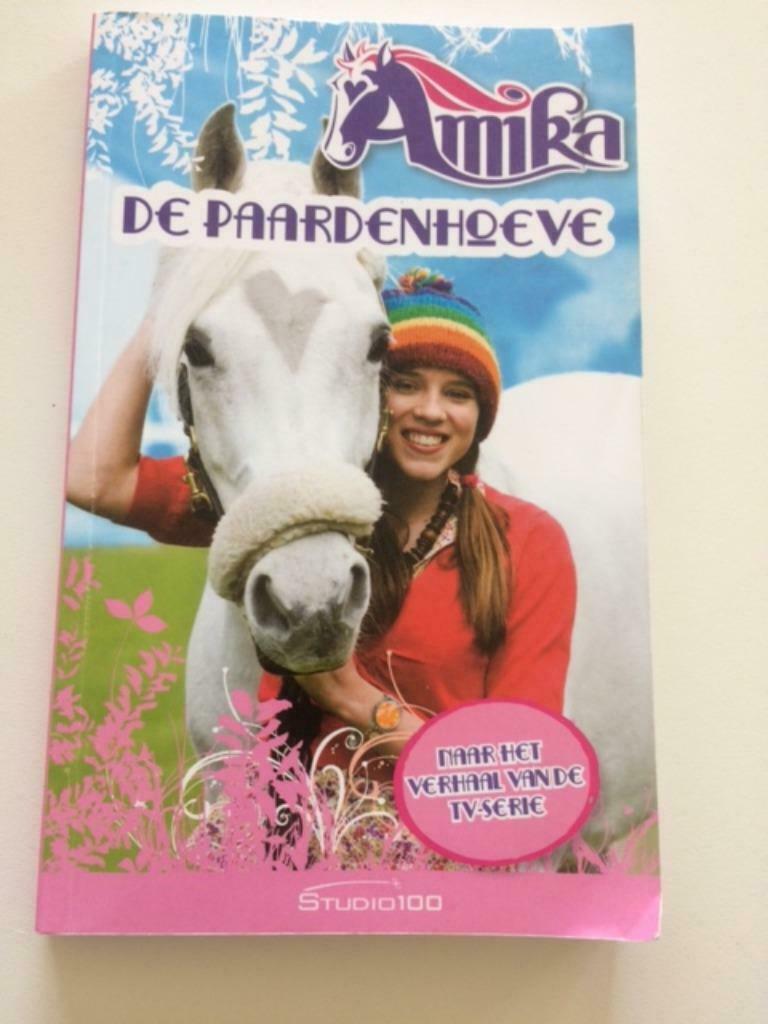Boek Amika - De Paardenhoeve - studio 100, Boeken, Ophalen, Gelezen, Fictie