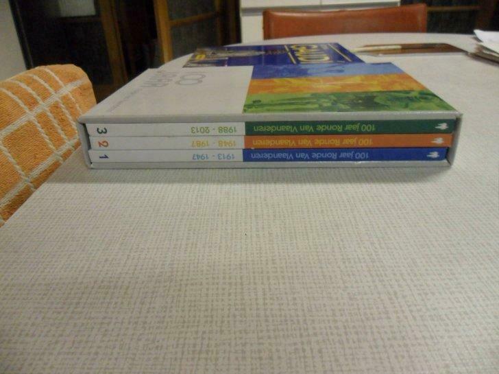 3 boeken in box  100 jaar ronde van vlaanderen, Boeken, Ophalen of Verzenden, Nieuw