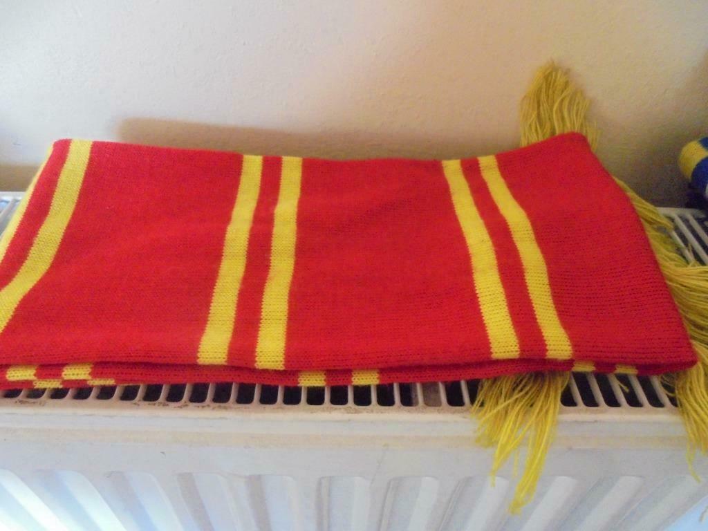 sjaal geel rood, Sport en Fitness, Voetbal, Ophalen of Verzenden, Gebruikt, Overige typen