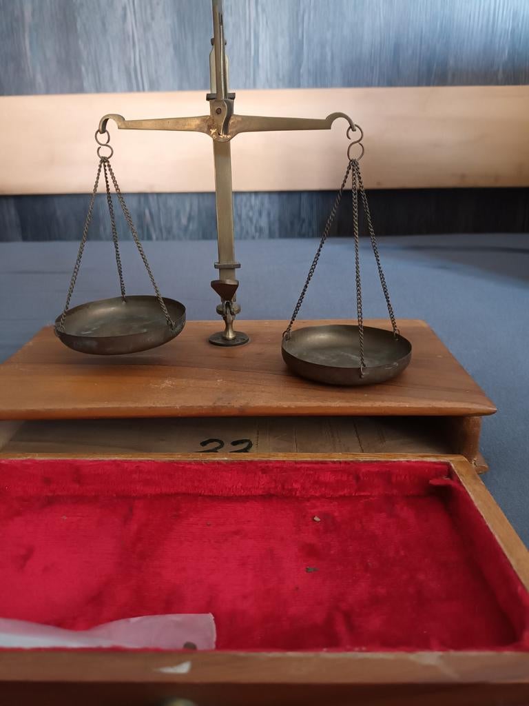 Apotekersweegschaal, Ophalen, Zo goed als nieuw