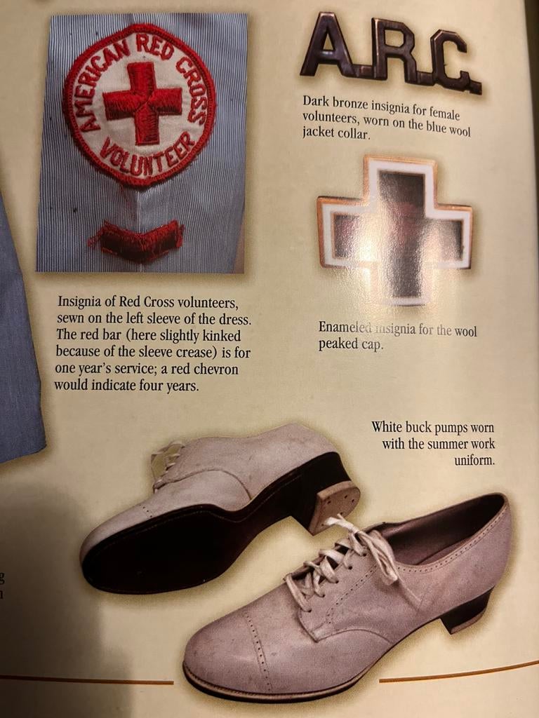 Recherche de chaussures infirmière Croix-Rouge, Collections, Envoi