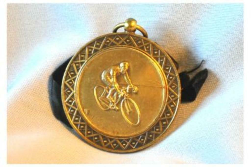 § medaille les sprinters frameries 1975, Enlèvement ou Envoi, Comme neuf, Autres types