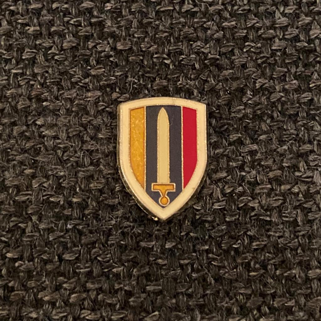 PIN - LOGO - ZWAARD - SABLE - SWORD, Envoi, Utilisé, Autres sujets/thèmes, Insigne ou Pin's