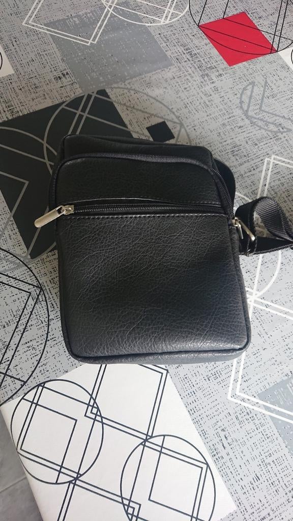 Sac bandouliere homme, Bijoux, Sacs & Beauté, Sacs | Sacs à bandoulière, Enlèvement ou Envoi, Neuf