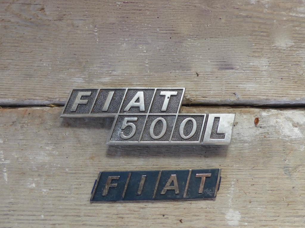 Emblème de voiture, logo de voiture, Fiat 500, (2 pièces), Enlèvement ou Envoi, Utilisé