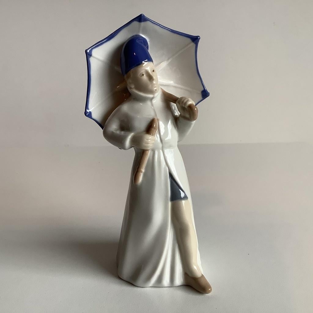 figurine vintage en porcelaine homme avec parapluie, Collections, Enlèvement ou Envoi
