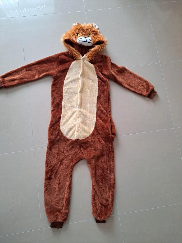 verkleedpak / onesie leeuw maat 140, Kinderen en Baby's, Ophalen, Zo goed als nieuw, 134 t/m 140, Jongen of Meisje