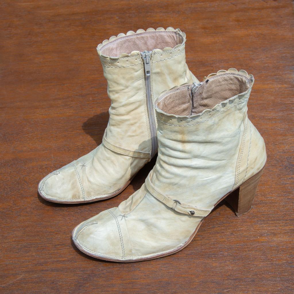 enkellaarsjes van Laura & Ko, Kleding | Dames, Ophalen, Pumps, Beige, Zo goed als nieuw