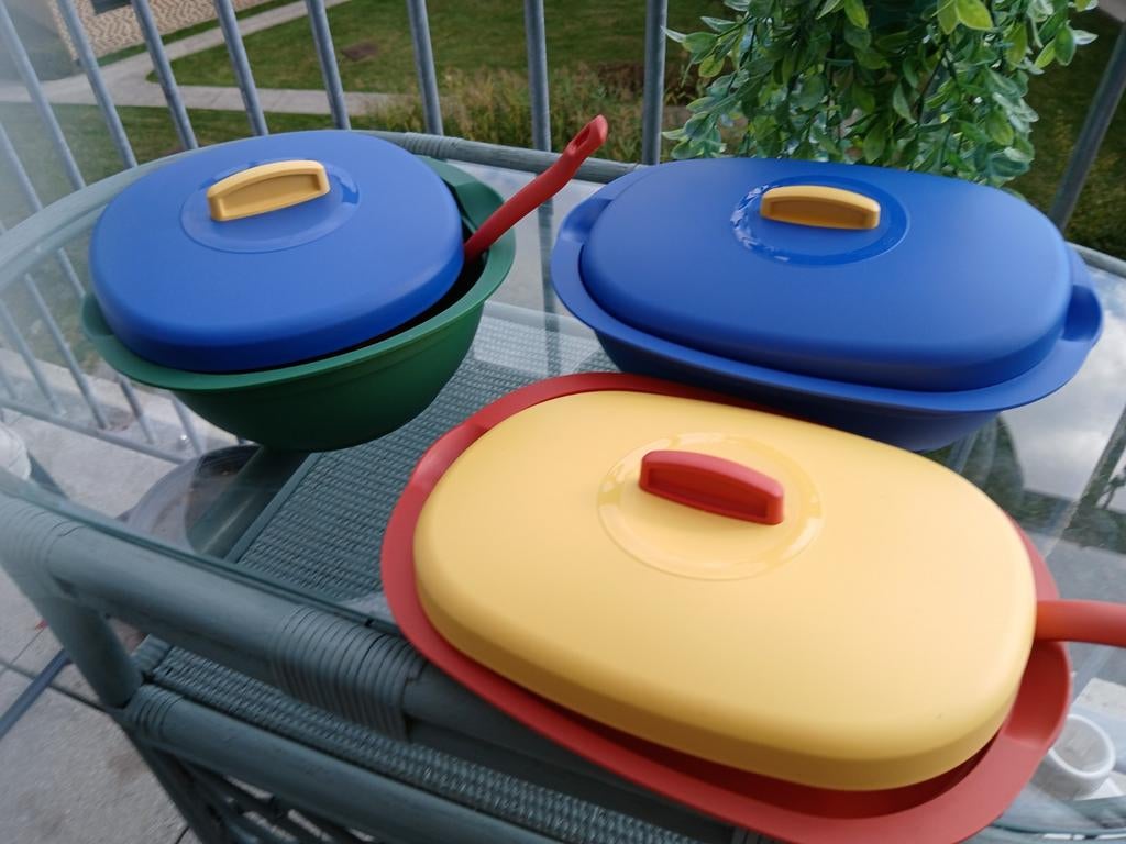 Édition unique de Tupperware en différentes couleurs, Enlèvement