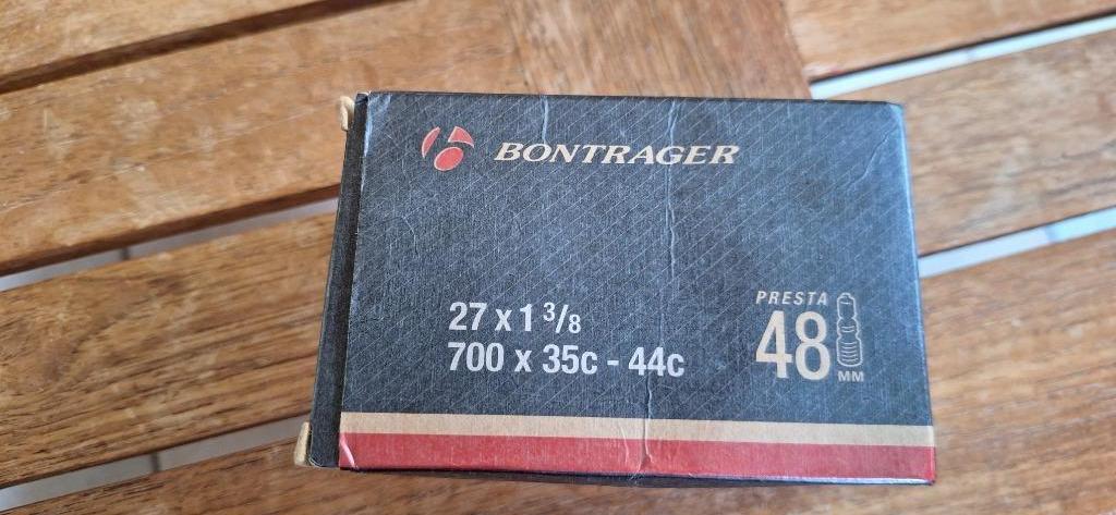 Binnenband fiets Bontrager 27 x 1 3/8 - 700 x 35c – 44c, Fietsen en Brommers, Fietsonderdelen, Ophalen of Verzenden, Nieuw, Band