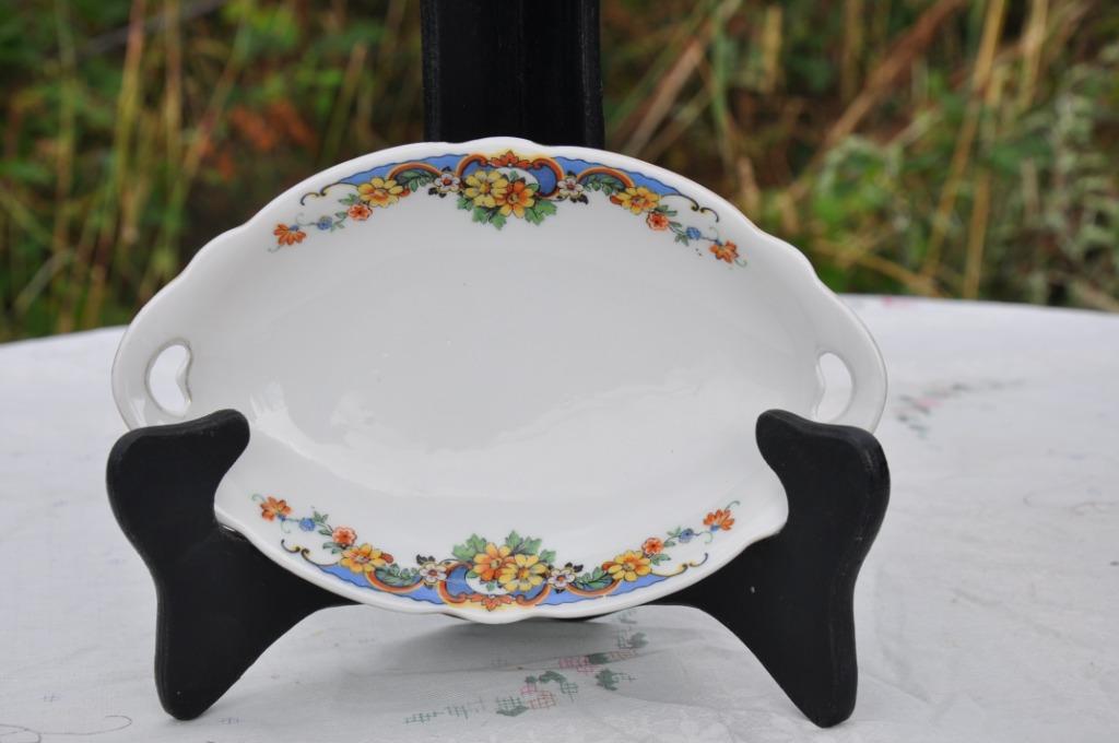 petit plat forme ovale avec poignée victoria china, Antiquités & Art, Antiquités | Céramique & Poterie, Enlèvement ou Envoi