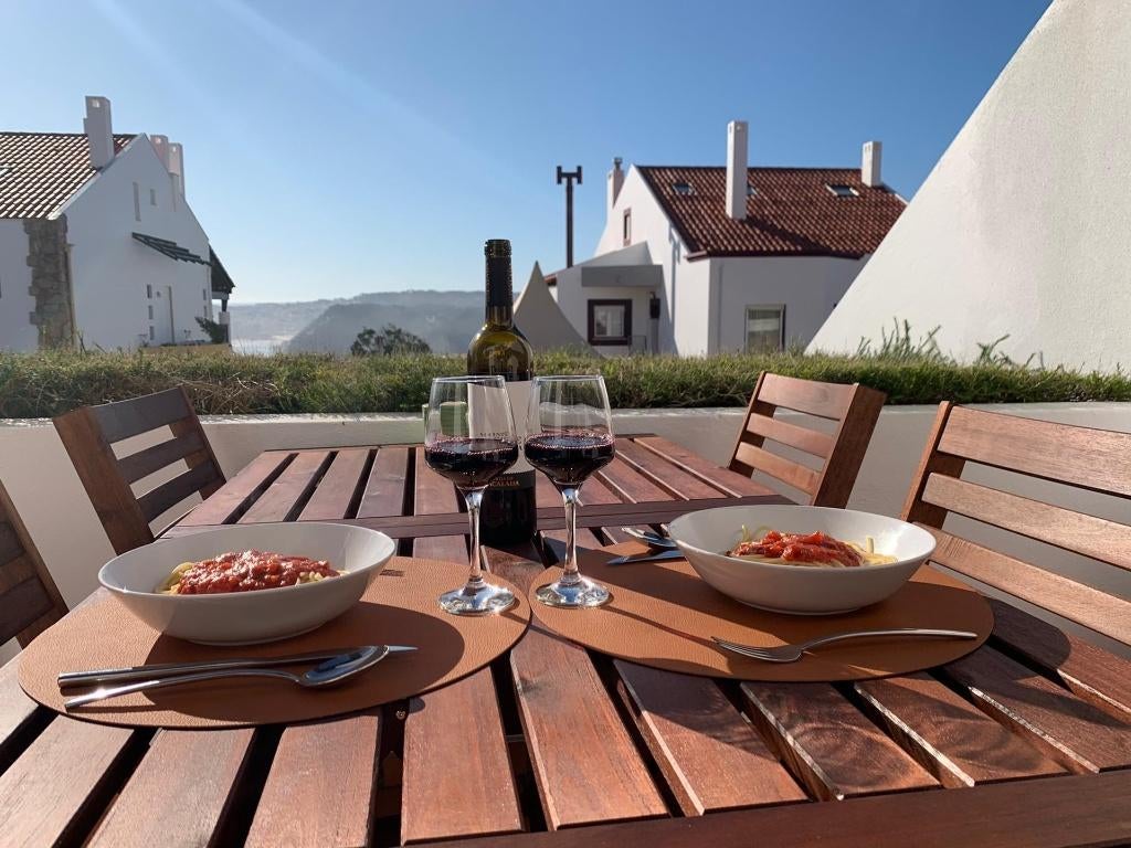 Vakantiehuisje te huur aan de Zilverkust, Lissabon en Midden-Portugal, Open haard, Dorp, 2 slaapkamers