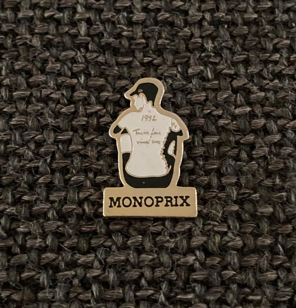 PIN - MONOPRIX, Envoi, Utilisé, Autres sujets/thèmes, Insigne ou Pin's