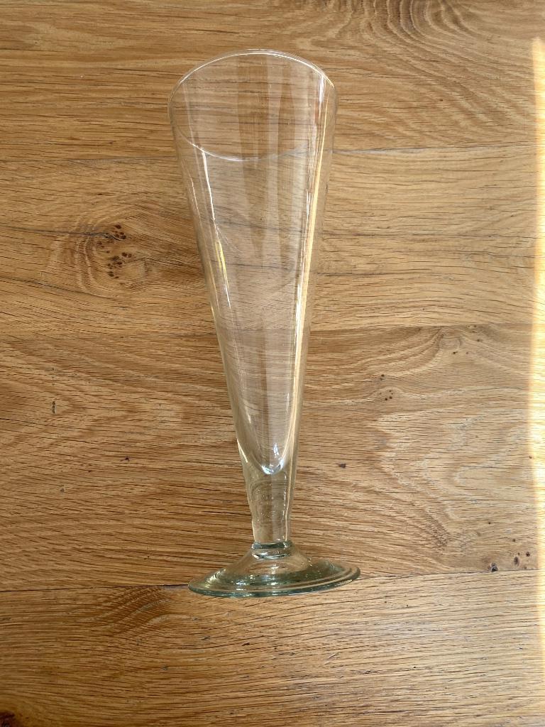 Glazen vaas op voet, Ophalen of Verzenden, Gebruikt, Overige kleuren, Glas