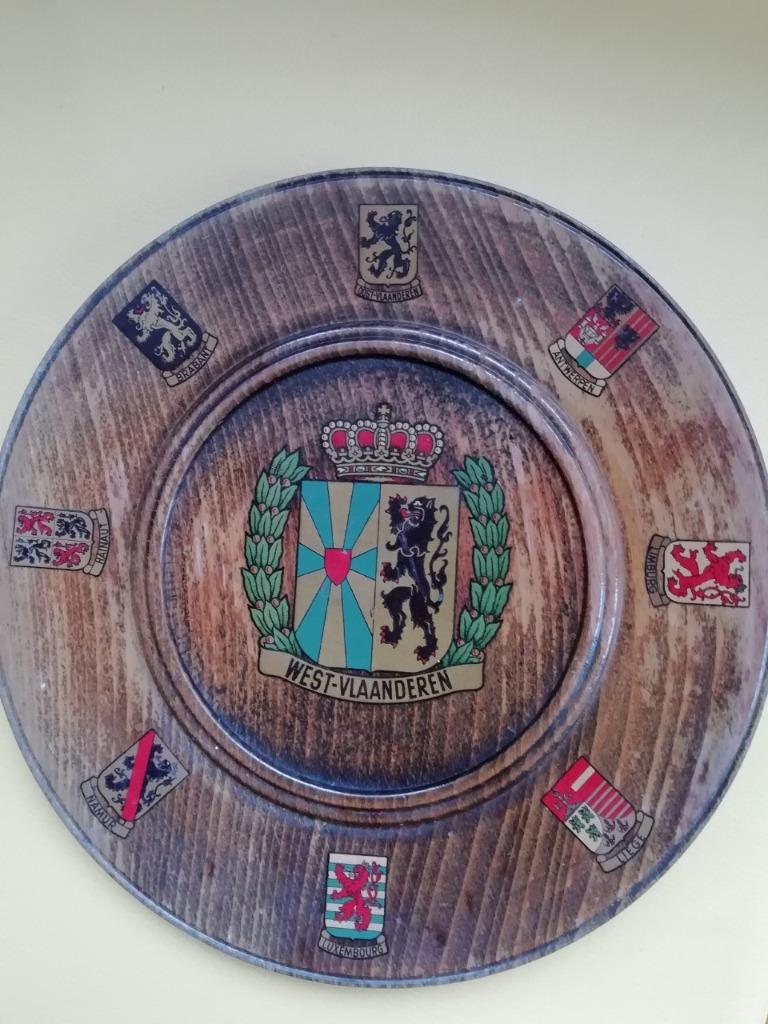 Houten gedecoreerd bord met schilden provincies België, Ophalen