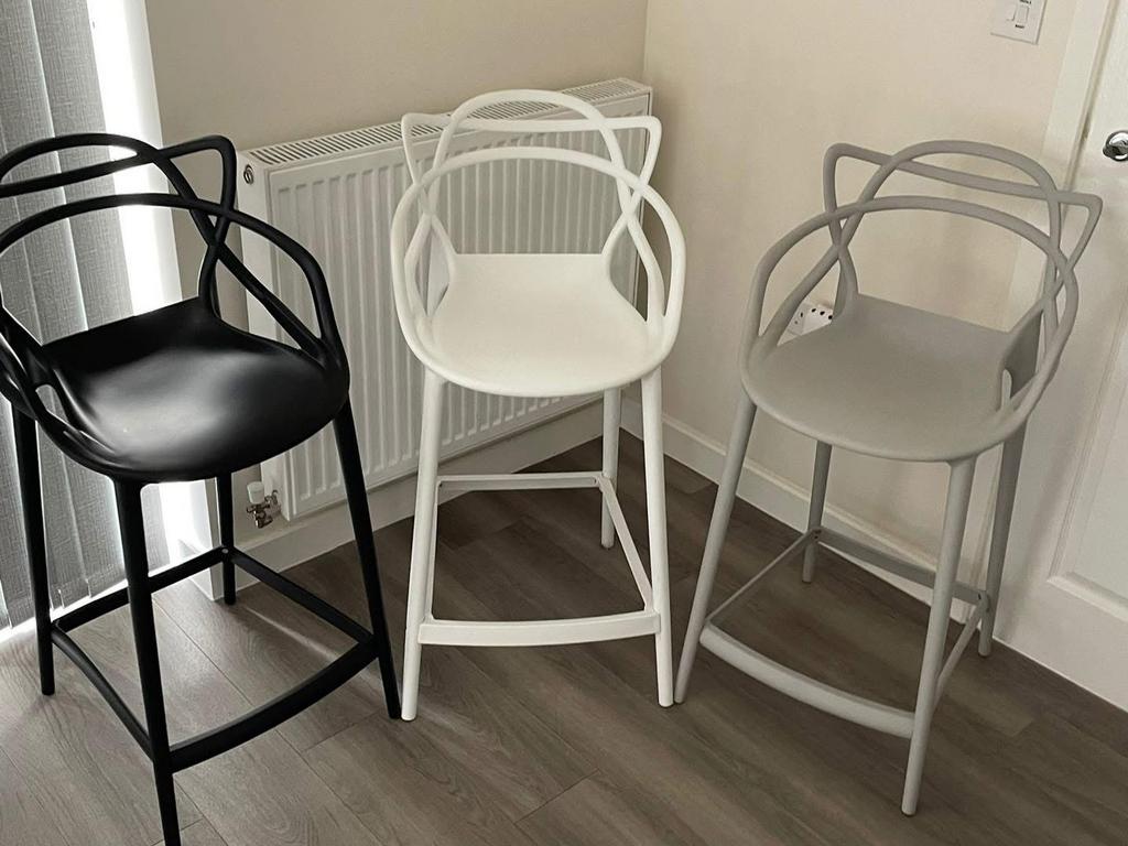 TABOURET ET CHAISE STYLE KARTELL, Enlèvement