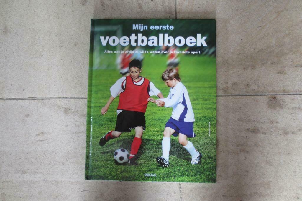 Mijn eerste voetbalboek, Ophalen of Verzenden, Zo goed als nieuw, Balsport