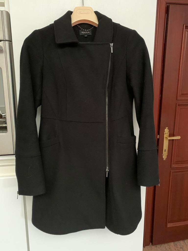 Zwarte mantel Kocca Small, Kleding | Dames, Ophalen of Verzenden, Zo goed als nieuw