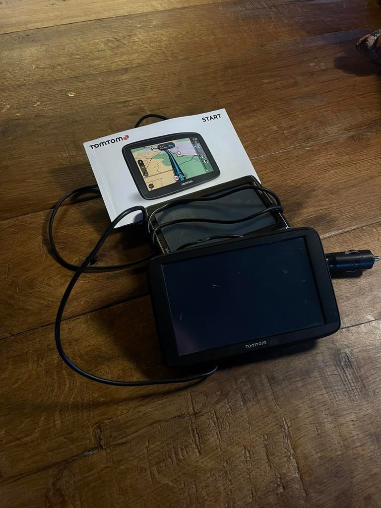 2 tom tom navigatiesystemen, Auto diversen, Autonavigatie, Ophalen of Verzenden, Zo goed als nieuw