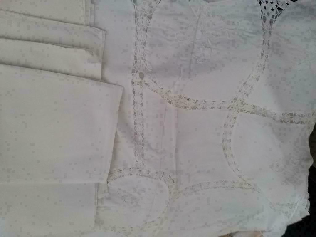 NAPPE AVEC DENTELLE BRODEE MAIN 165/260 + SERVIETTES nappe b, Ophalen