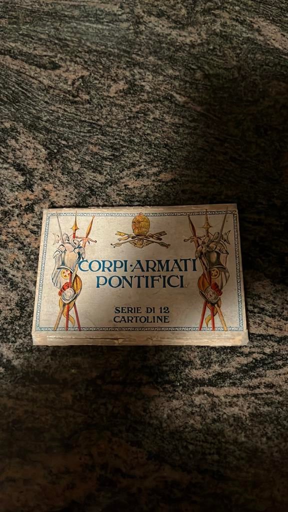 11 oude postkaarten van militairen in kostuum, Ophalen of Verzenden, Klederdracht