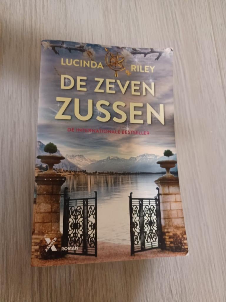 Boek De zeven zussen, Boeken, Ophalen, Zo goed als nieuw
