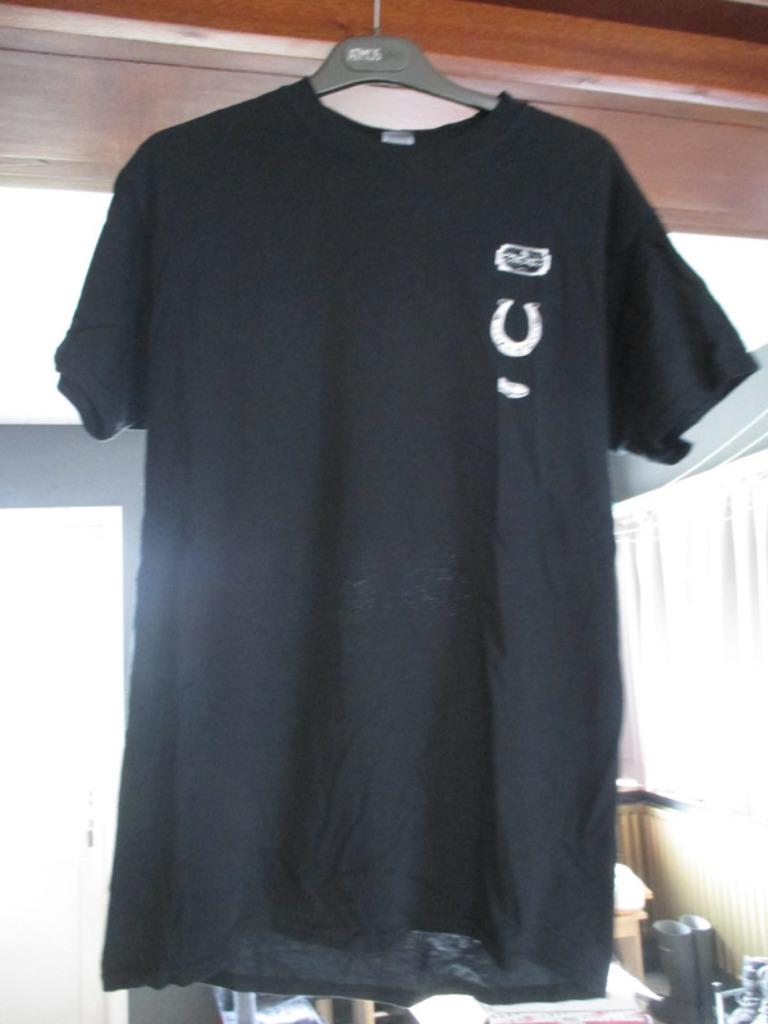 t-shirt The Peaky Blinders met emblemen erop Gildan, Verzamelen, Film en Tv, Ophalen of Verzenden, Nieuw, Tv, Kleding