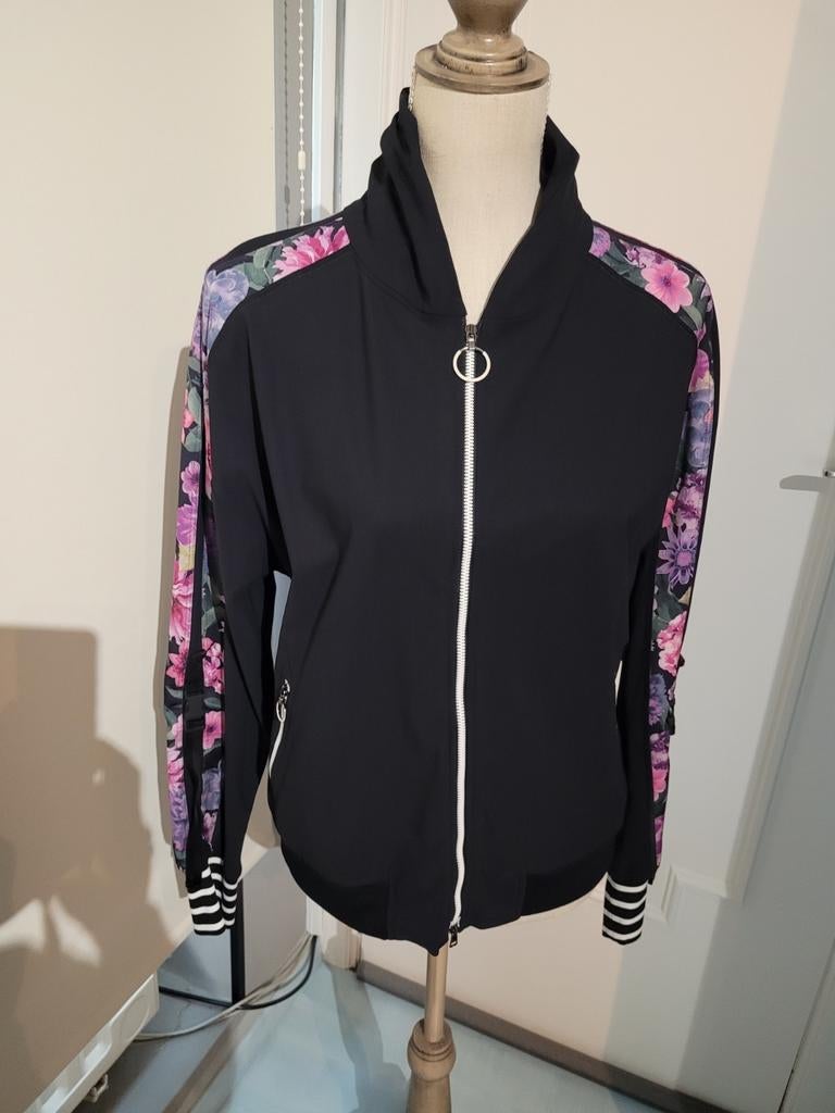 MarcCain Sports vest zwart en bloemen op mouwen maat 4, Ophalen, Zo goed als nieuw, Zwart