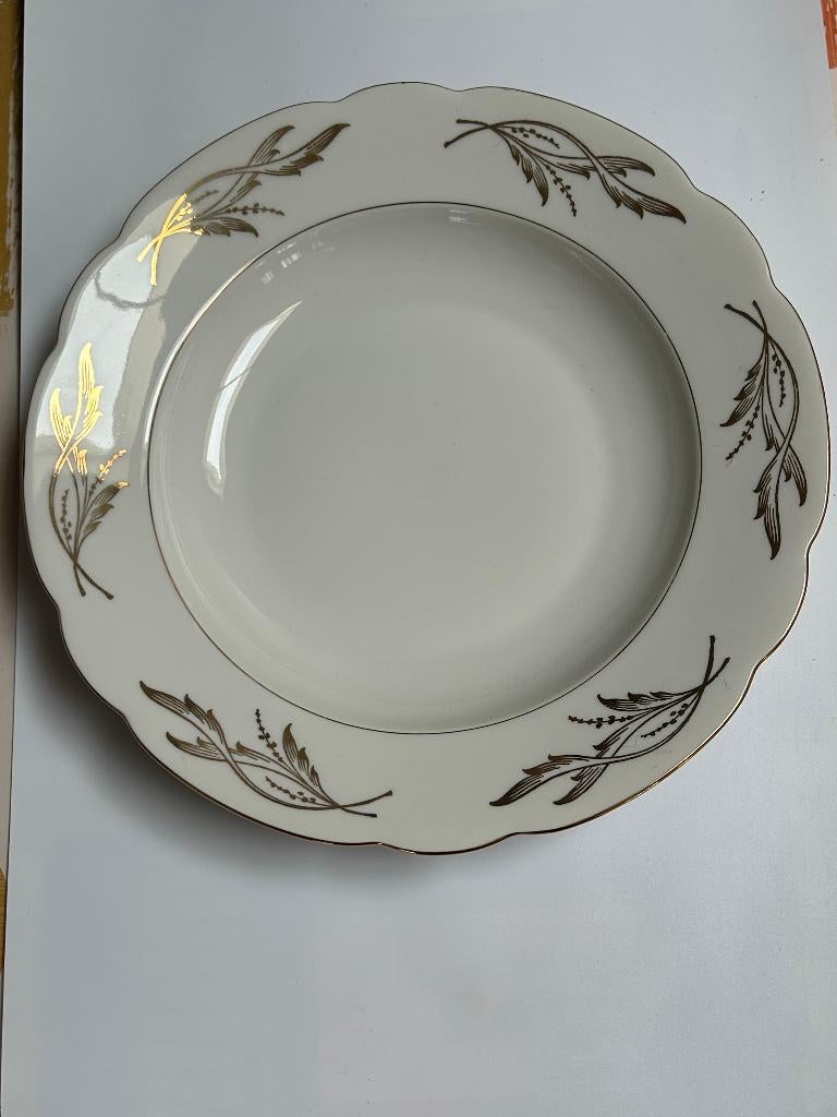 Vintage eetservies met gouden rand en bloemenmotief, Ophalen, Zo goed als nieuw, Overige stijlen, Porselein