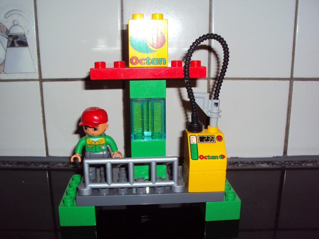 Duplo, benzinepomp met werkman, Ophalen of Verzenden, Duplo