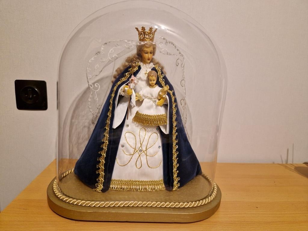 Madonna met kind onder stolp, Ophalen