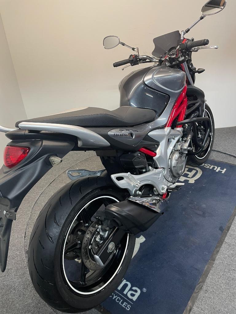 Suzuki Gladius 650 bj.2010 ref. LS 3060, 2 cilinders, Bedrijf, Meer dan 35 kW, 650 cc