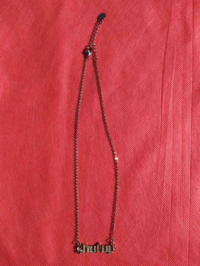 Collier pendentif Shutup, Bijoux, Sacs & Beauté, Colliers, Gris, Enlèvement ou Envoi, Comme neuf, Autres matériaux