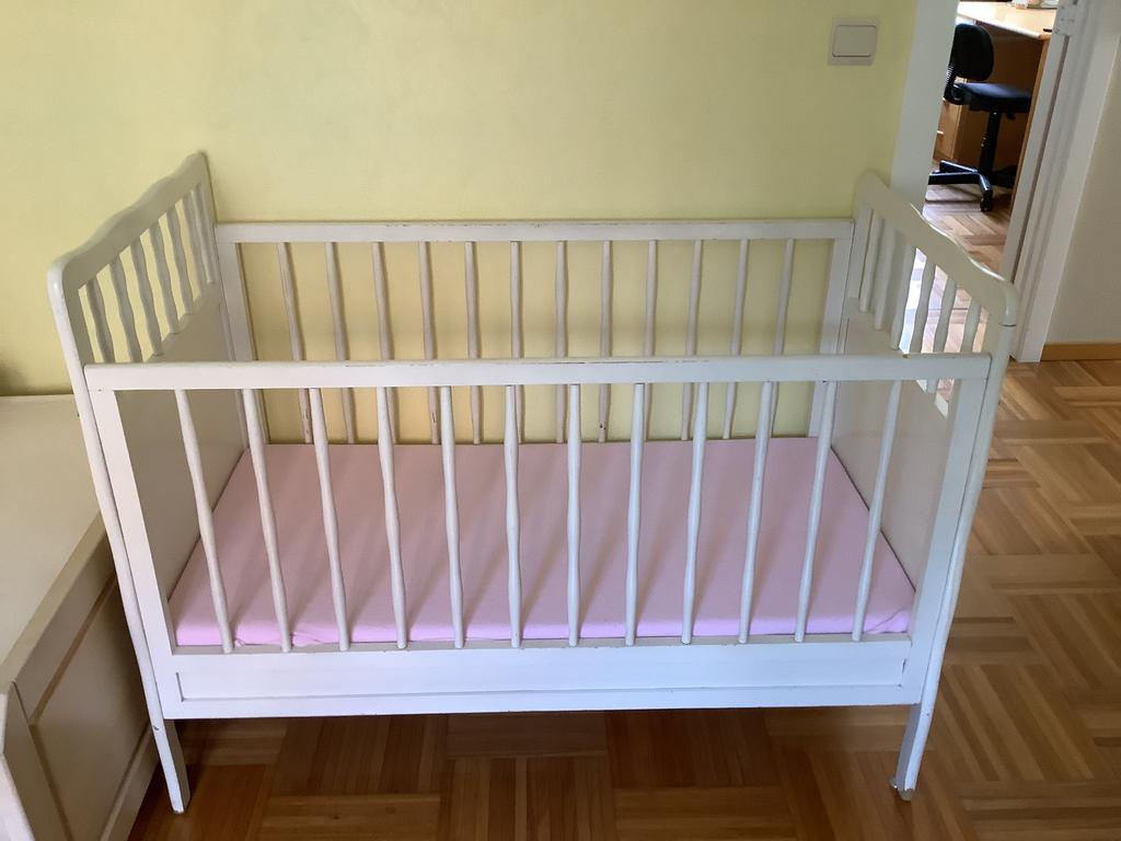 Babybedje met  matrasje ( 120x60cm )ophalen mogelijk Hamme, Kinderen en Baby's, Babywiegjes en Ledikanten, Gebruikt, Ledikant