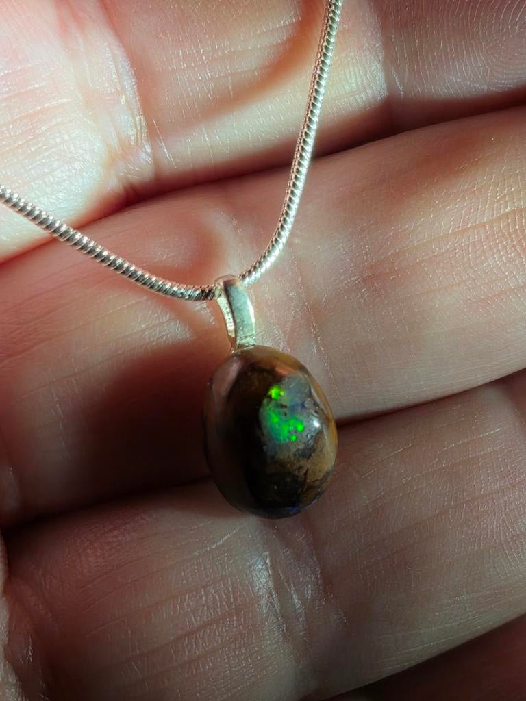 Pendentif en opale matrix  boulder d'Australie, Neuf, Enlèvement ou Envoi, Brun, Avec pierre précieuse